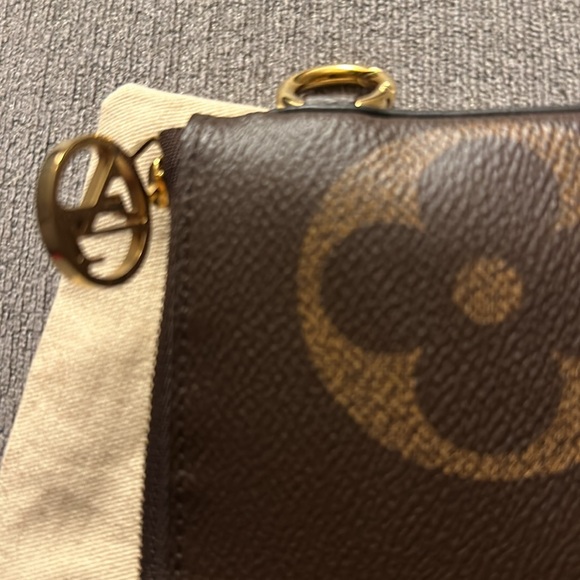 Large LV:Mono - Picture 6 of 8